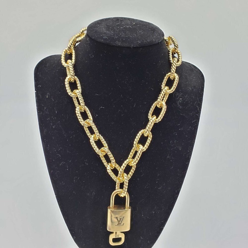 Authentic Louis Vuitton Lock&Key w/Unbranded Gold Plated Chain Necklace 010326